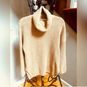 Like New Abercrombie & Fitch Beige Cowl Neck Sweater💛❄️🤩